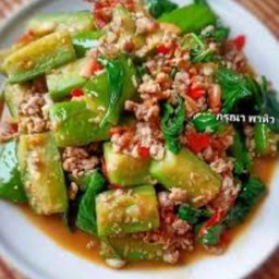 ข้าวผัดมะเขือยาวใส่หมูสับ