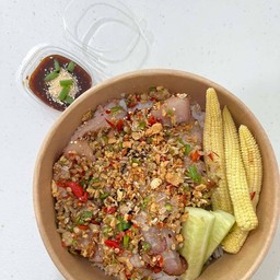 ข้าวหน้าหมูชิ้นคั่วพริกเกลือ