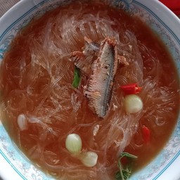 แกงปลากระป๋องใส่วุ้นเส้น