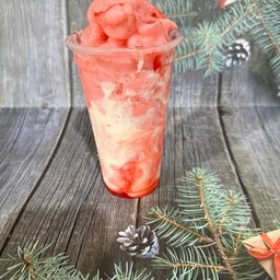 สตอเบอรี่โยเกิตสมู๊ทตี้