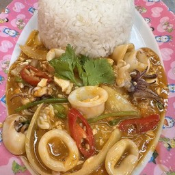 ปลาหมึกผัด ไข่เค็ม!! ราดข้าว