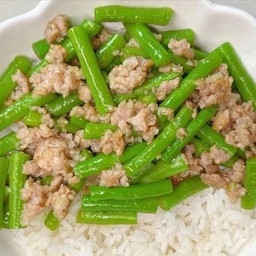 ข้าว+ ถั่วผัดหมูสับน้ำมันหอย