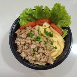 ข้าวไข่ข้นหมูสับกระเทียม