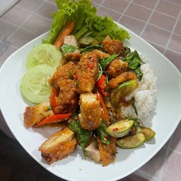 ข้าวผัดเขียวหวานไก่กรอบ