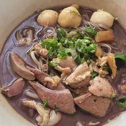 ก๋วยเตี๋ยวหมู บ้านย่า หนองใหญ่ หนองใหญ่