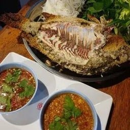 เจ๊อ้อยตำสะเดิด (ต้นมะขามเก่า) - บ้านหนองขาม