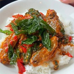 ข้าวปลากระป๋องผัดกระเพรา