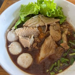 ก๋วยเตี๋ยวหมูตุ๋น
