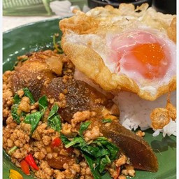 ข้าวกระเพราเยี่ยวม้าหมูสับ