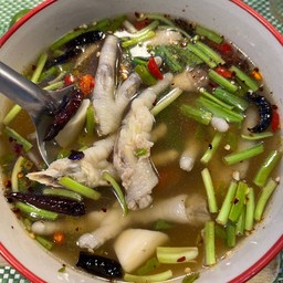 ต้มแซ่บตีนไก่