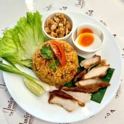 ข้าวผัดน้ำพริกอ่อง+แคปหมู+ไก่ทอด+ไข่ต้ม