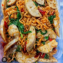 มาม่าผัดกระเพราหมูยอ