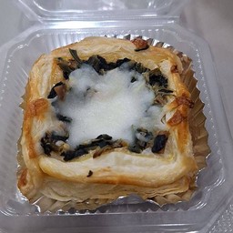 พายผักโขม