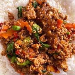 กระเพราหมูสับวุ้นเส้น