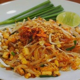 น้ำพั้นซ์ หอยทอด ผัดไท
