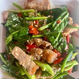 ข้าวคะน้าหมูกรอบ