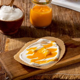 ขนมเบื้องไส้ครีมซอสไข่เค็ม