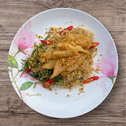 เส้นหมี่ ผัดขี้เมา ไก่
