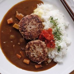 ข้าวแกงกระหรี่ แฮมเบิร์กหมู