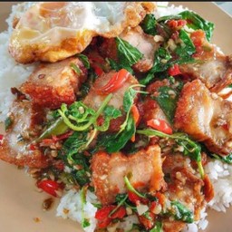 ข้าวกระเพราหมูกรอบ