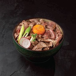 ข้าวหน้าเนื้อพรีเมี่ยมซอสสไตล์ญี่ปุ่น