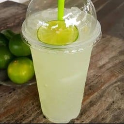 น้ำมะนาวคั้นสด