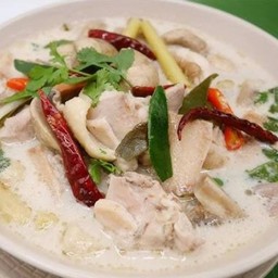 ต้มข่าไก่ กับข้าว