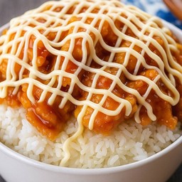 ข้าวหน้าไก่กรอบ+ซอสมายองเนส