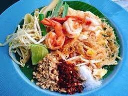 [อร่อยซ่ากับโค้ก] ผัดไทใส่ไข่ กุ้ง โบราณ +  โค้ก ออริจินัล (ขวด) 