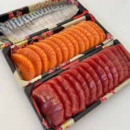 ฟรีไข่กุ้งซาชิมิ 30 กรัม เซ็ททูน่า 200 กรัม+แซลมอน 200 กรัม+ซาบะดองครึ่งตัว