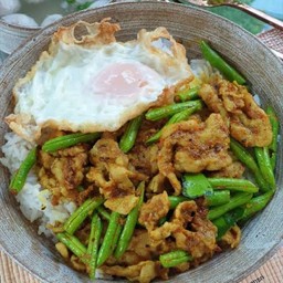 ข้าวพริกแกงใต้ + ไข่ดาว