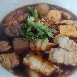 ก๋วยจั๊บหมูกรอบ