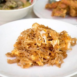 ไชโป๋ผัดไข่ ราดข้าว