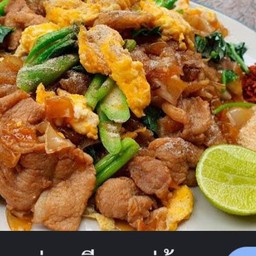 ผัดซีอิ๊วเส้นใหญ่หมู
