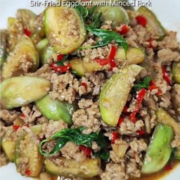 ข้าวผัดมะเขือเปราะใส่หมูสับ