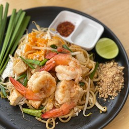 [อร่อยซ่ากับโค้ก] สปาเก็ตตี้ผัดไทยกุ้งสด +  โค้ก ออริจินัล (กระป๋อง)