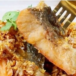 เนื้อปลาทอดกระเทียม