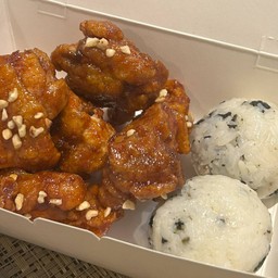 ข้าวปั้นไก่ทอดเกาหลี