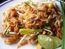 [อร่อยซ่ากับโค้ก] ผัดไทโบราณใส่ไข่ หมู +  โค้ก ออริจินัล (ขวด) 