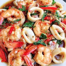 ข้าวผัดกระเพราทะเล