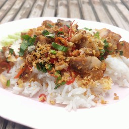 หมูกรอบคั่วพริกเกลือ