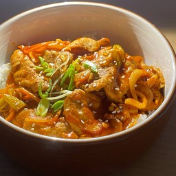 หมูผัดซอสเกาหลีราดข้าว