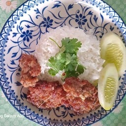 ข้าวหมูสับก้อนทอด