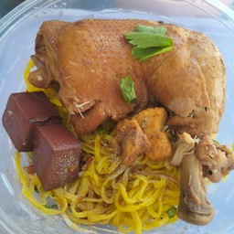 บะหมี่ไก่ตุ๋น