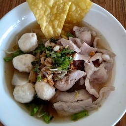 ลูกชิ้น หมู  น้ำตก น้ำใส ต้มยำ