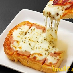 แผ่นพิซซ่าเบคอนอบชีส