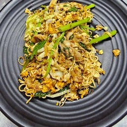 มาม่าผัดซอสแจ่วฮ้อน