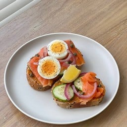(SW) Smoked Salmon and egg