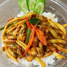 ข้าวพริกแกงไก่หน่อไม้