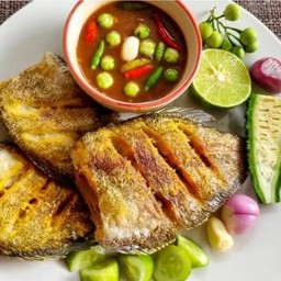 ปลาสลิดทอด กับข้าว